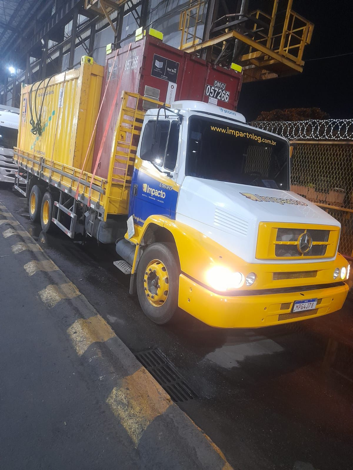 Caminhão toco da Impacto