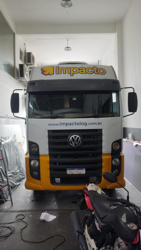 Volkswagen Constellation da Impacto