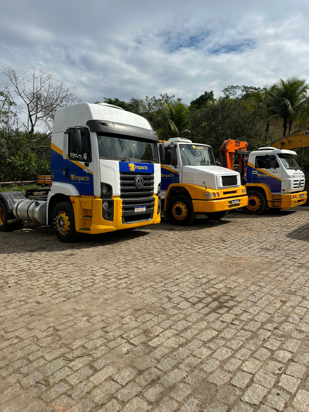 Frota Volkswagen Constellation da Impacto no pátio